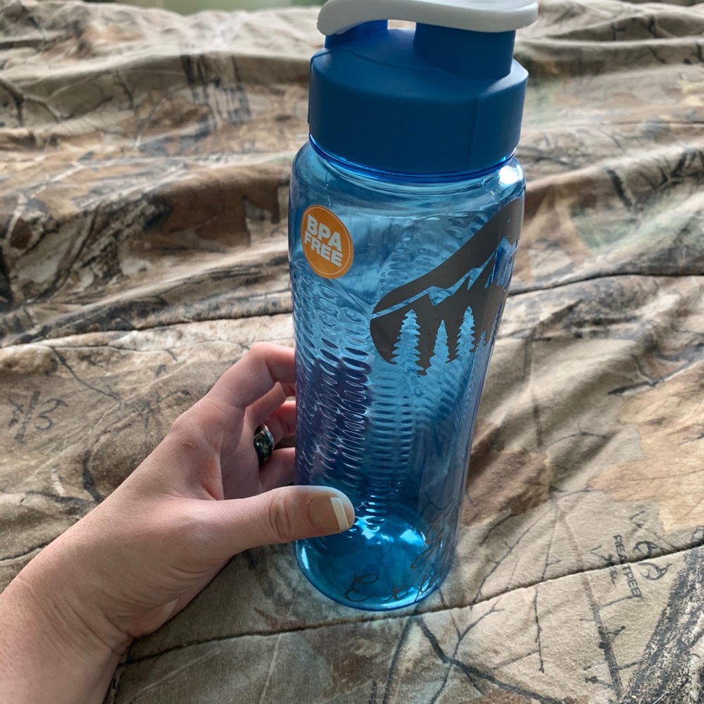 New Water Bottle - Picture 2 of 4